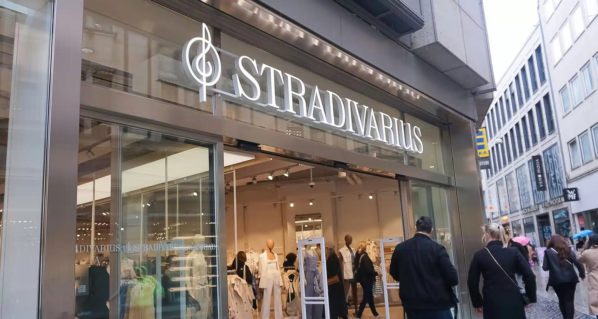 Banner 1 - Stradivarius Sverige