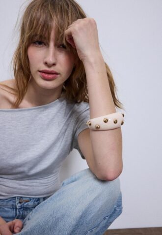 Armband med nitar