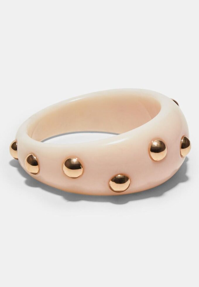 Armband med nitar