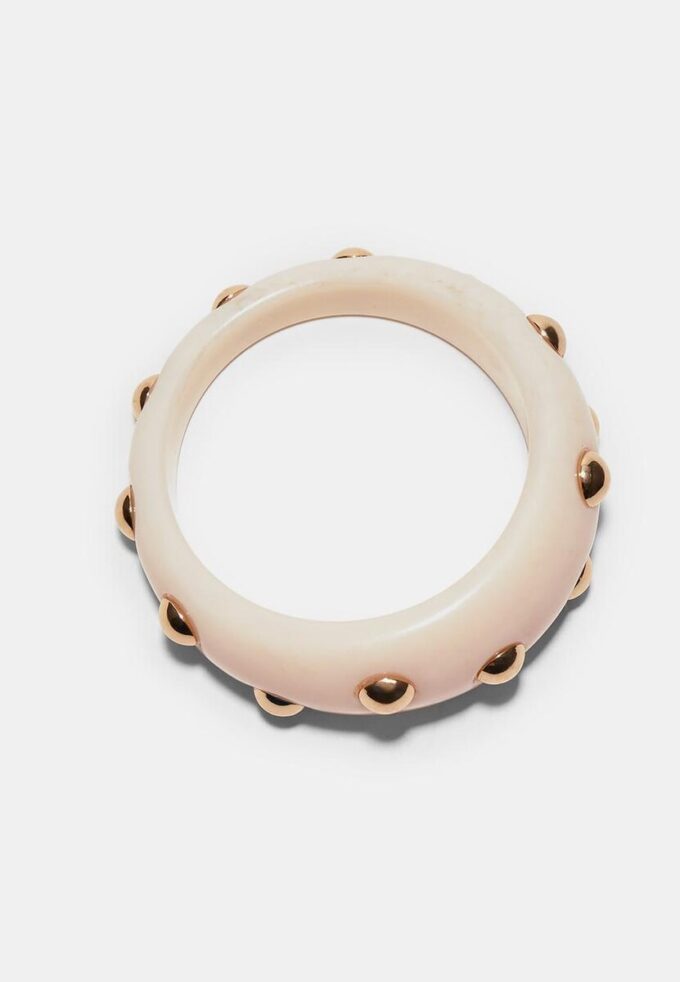 Armband med nitar
