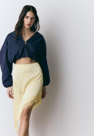 Asymmetrisk kjol i satin