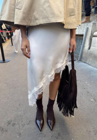 Asymmetrisk kjol i satin