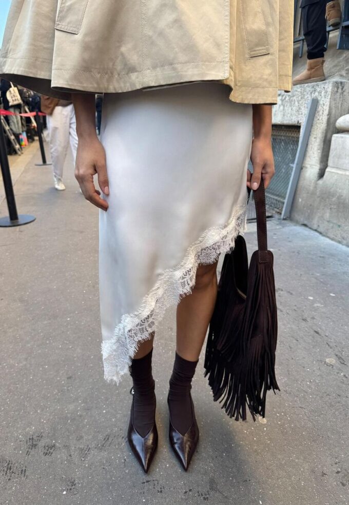 Asymmetrisk kjol i satin Asymmetrisk kjol i satin