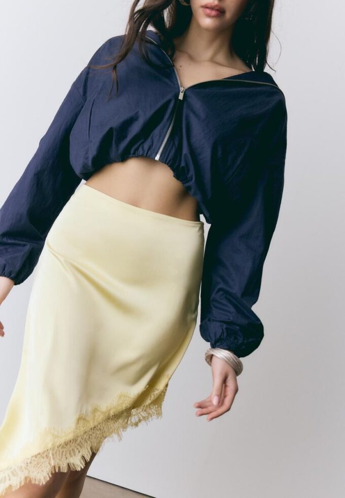 Asymmetrisk kjol i satin Asymmetrisk kjol i satin
