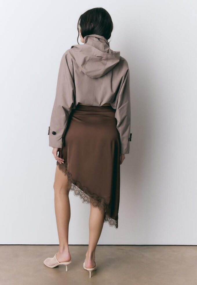 Asymmetrisk kjol i satin Asymmetrisk kjol i satin