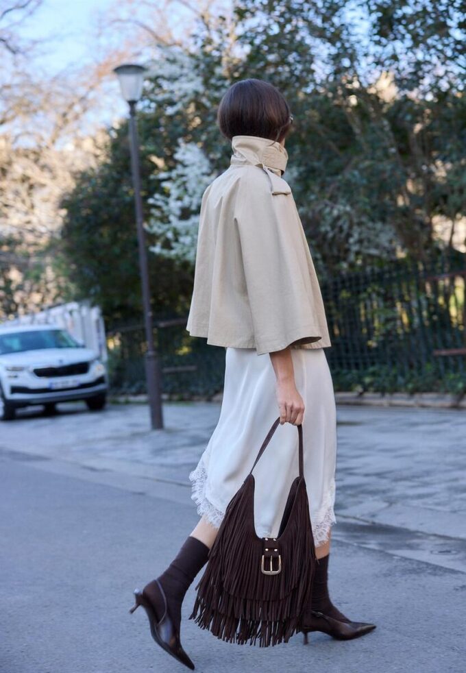 Asymmetrisk kjol i satin Asymmetrisk kjol i satin