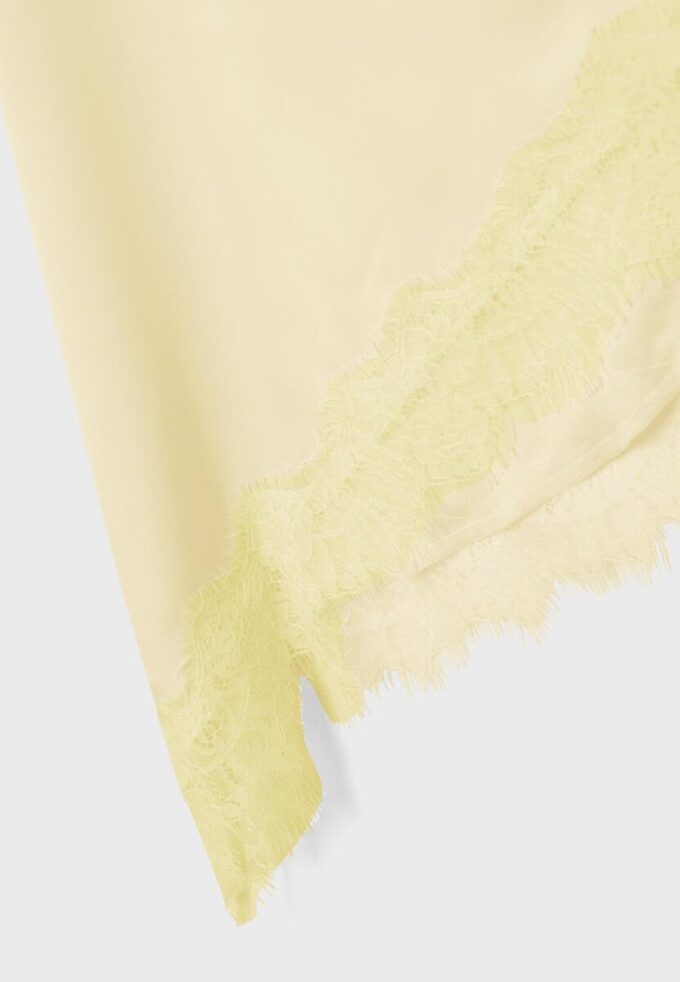 Asymmetrisk kjol i satin Asymmetrisk kjol i satin