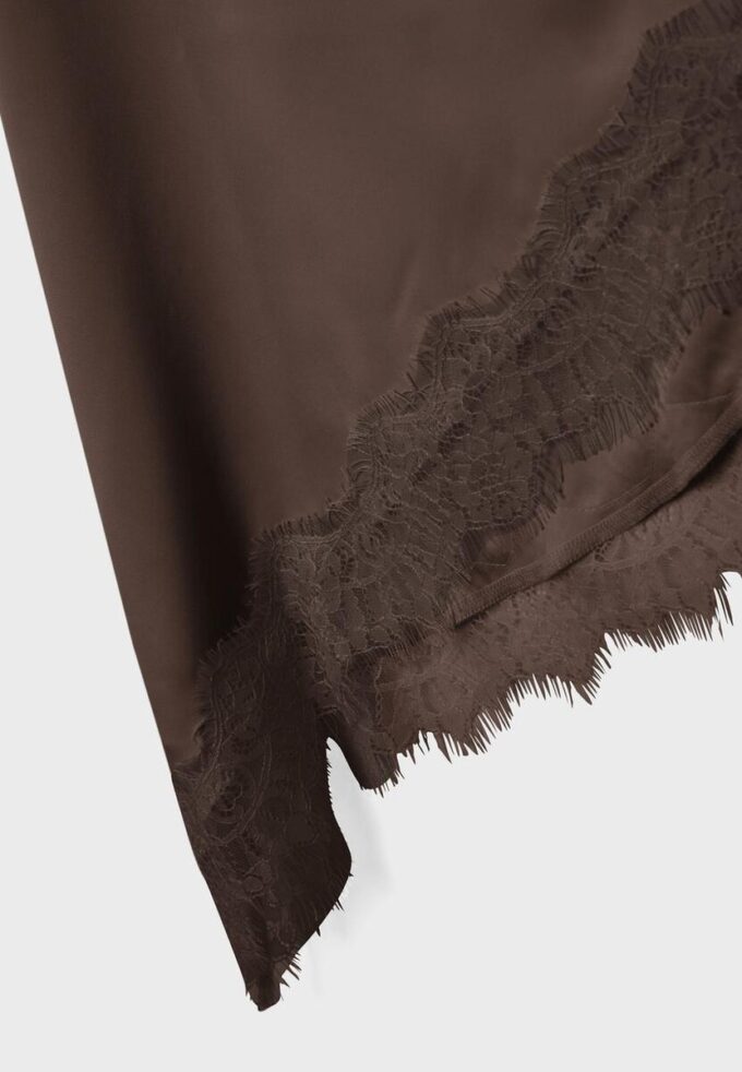 Asymmetrisk kjol i satin Asymmetrisk kjol i satin