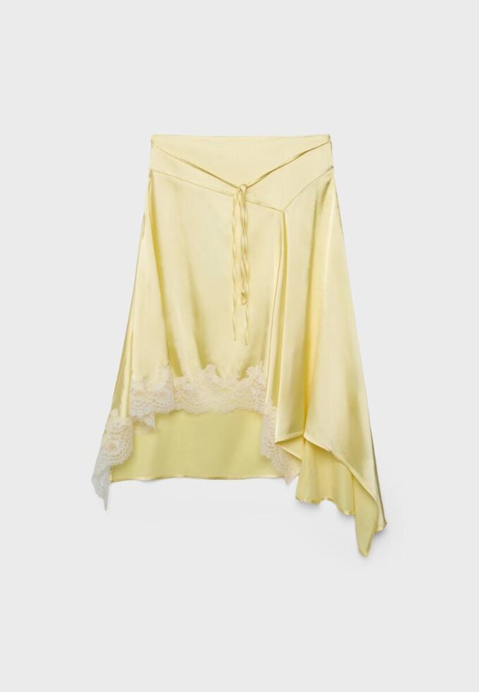 Asymmetrisk midikjol i satin