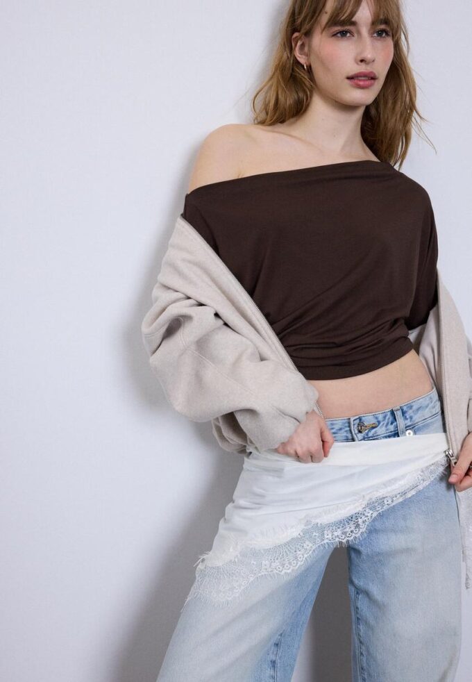 Asymmetrisk T-shirt i modal Asymmetrisk T-shirt i modal