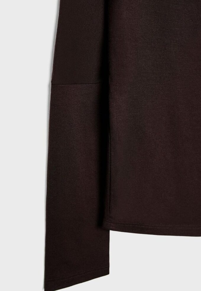 Asymmetrisk T-shirt i modal Asymmetrisk T-shirt i modal