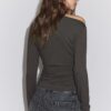 Asymmetrisk T-shirt med hål