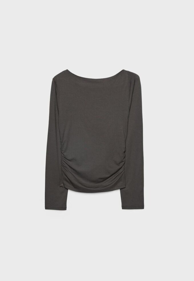 Asymmetrisk T-shirt med hål