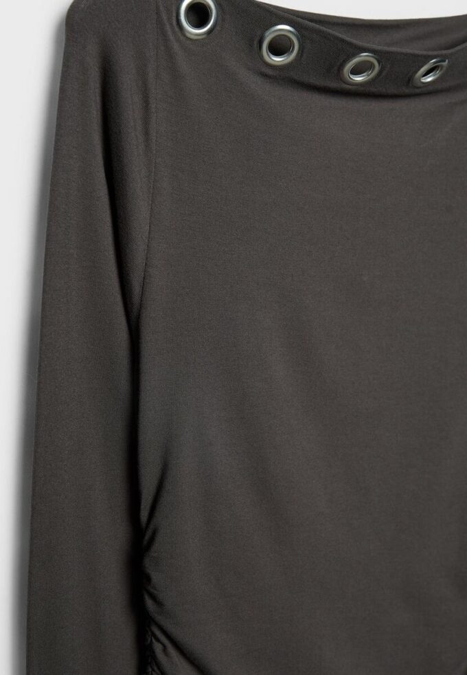 Asymmetrisk T-shirt med hål