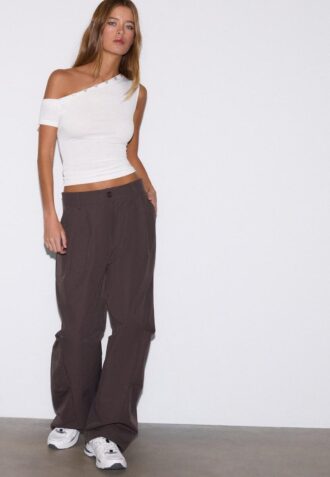 Asymmetrisk T-shirt med knappar