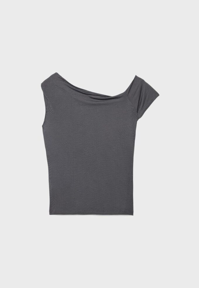 Asymmetrisk T-shirt med knappar Asymmetrisk T-shirt med knappar