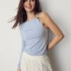 Asymmetrisk T-shirt med metallspänne Asymmetrisk T-shirt med metallspänne