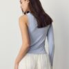 Asymmetrisk T-shirt med metallspänne Asymmetrisk T-shirt med metallspänne
