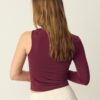 Asymmetrisk T-shirt med metallspänne Asymmetrisk T-shirt med metallspänne