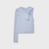 Asymmetrisk T-shirt med metallspänne Asymmetrisk T-shirt med metallspänne