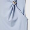 Asymmetrisk T-shirt med metallspänne Asymmetrisk T-shirt med metallspänne