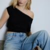 Asymmetrisk T-shirt med nitar