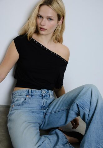 Asymmetrisk T-shirt med nitar