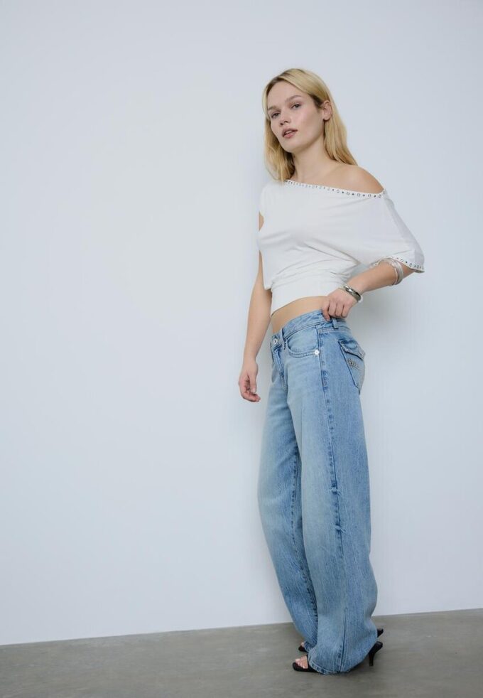 Asymmetrisk T-shirt med nitar