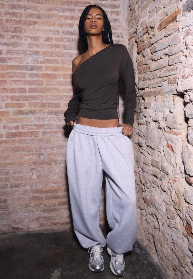 Asymmetrisk T-shirt med nitar