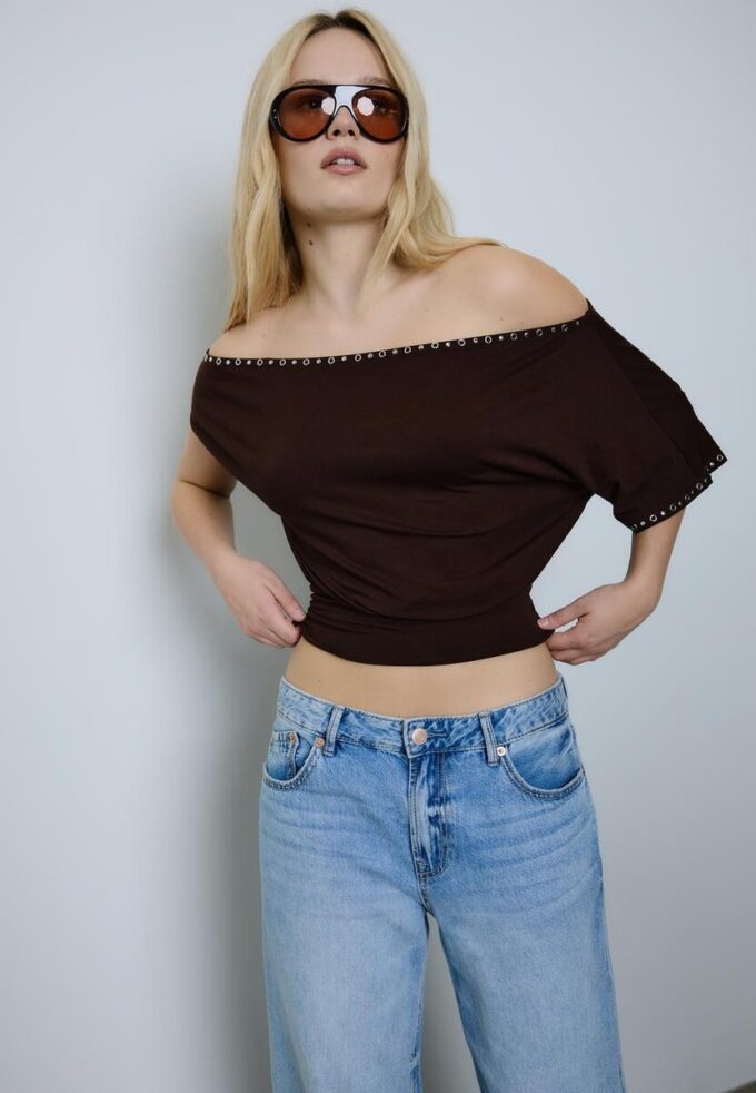 Asymmetrisk T-shirt med nitar