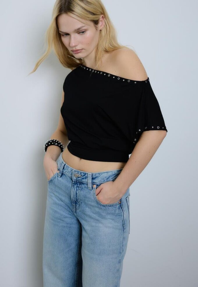 Asymmetrisk T-shirt med nitar
