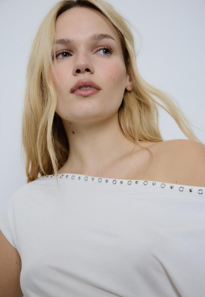 Asymmetrisk T-shirt med nitar