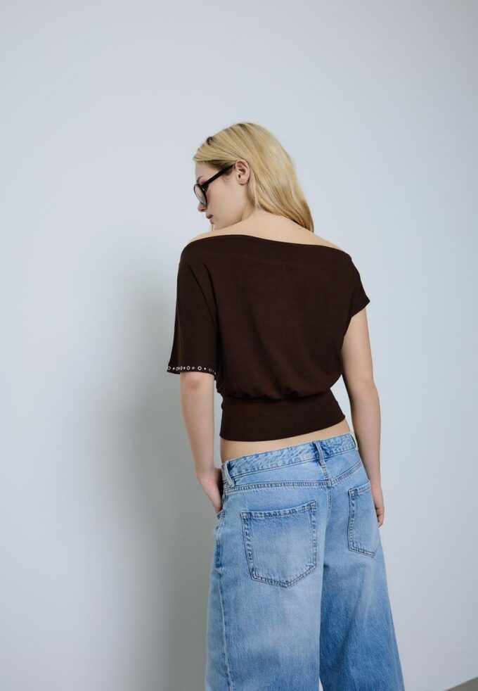 Asymmetrisk T-shirt med nitar