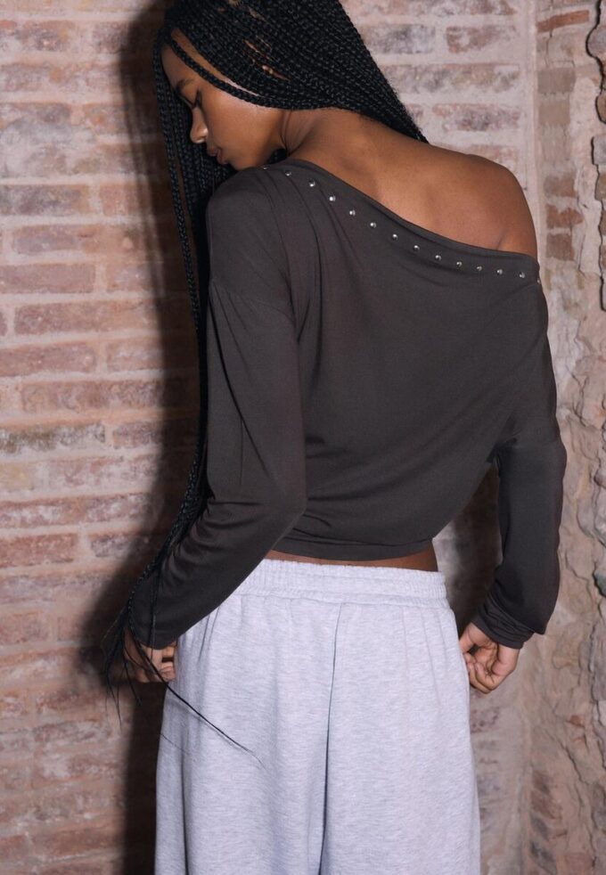 Asymmetrisk T-shirt med nitar