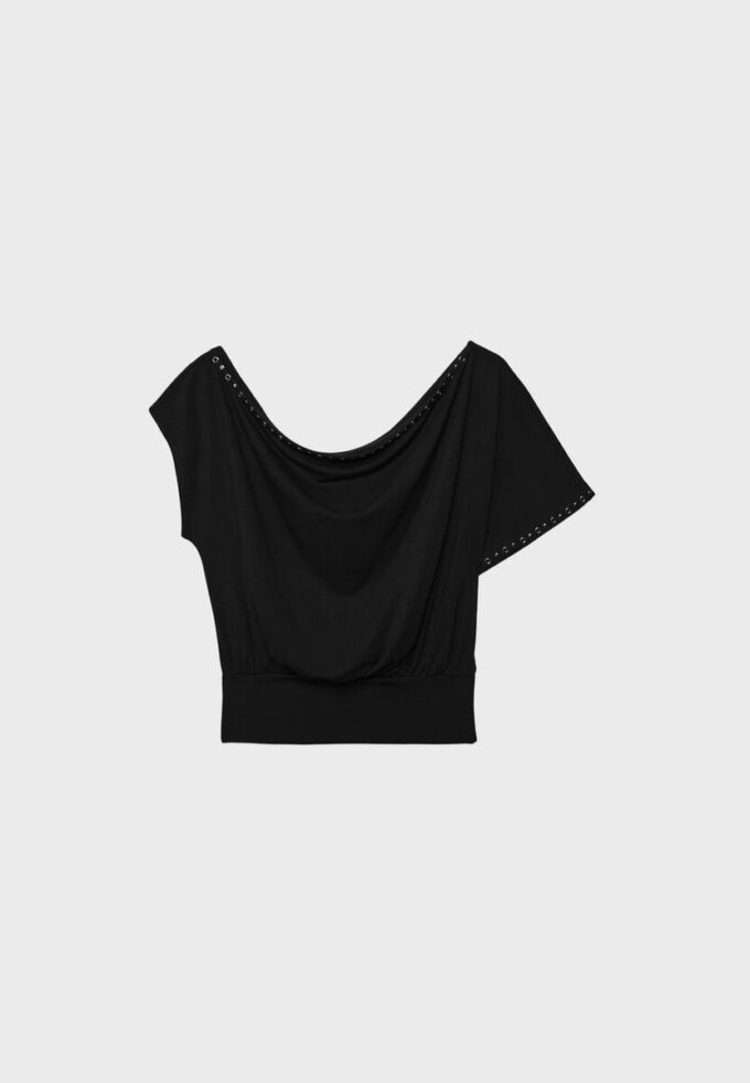 Asymmetrisk T-shirt med nitar