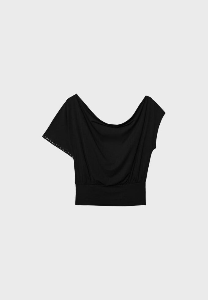 Asymmetrisk T-shirt med nitar