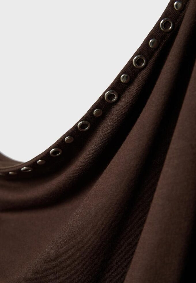 Asymmetrisk T-shirt med nitar