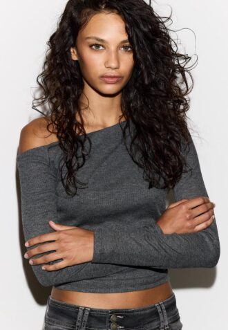 Asymmetrisk T-shirt med rynkad detalj
