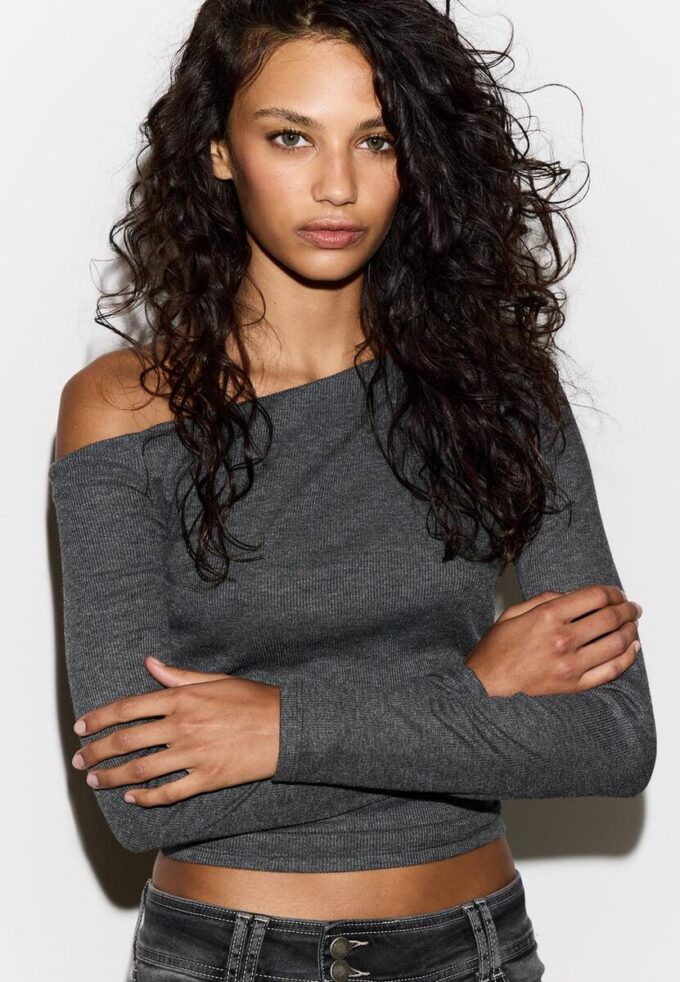 Asymmetrisk T-shirt med rynkad detalj