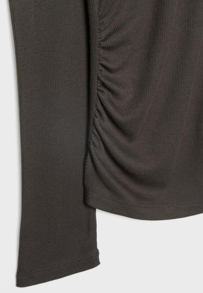 Asymmetrisk T-shirt med rynkad detalj