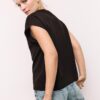 B06 Basplagg T-shirt med nedhasade axlar