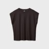 B06 Basplagg T-shirt med nedhasade axlar