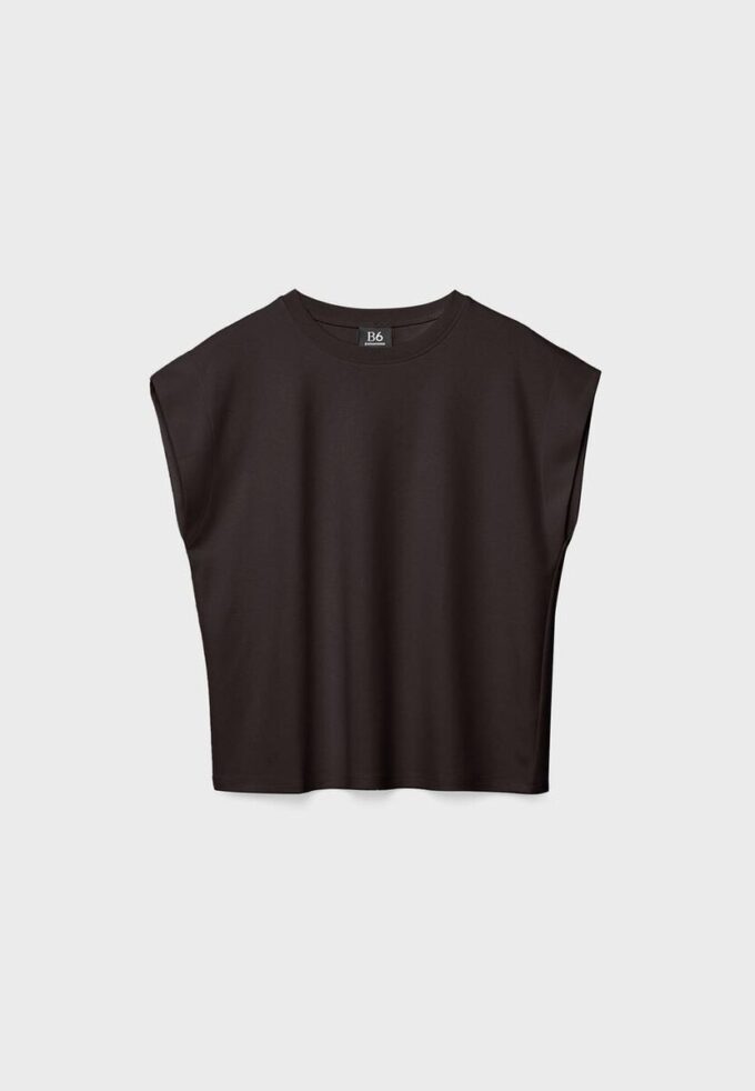 B06 Basplagg T-shirt med nedhasade axlar