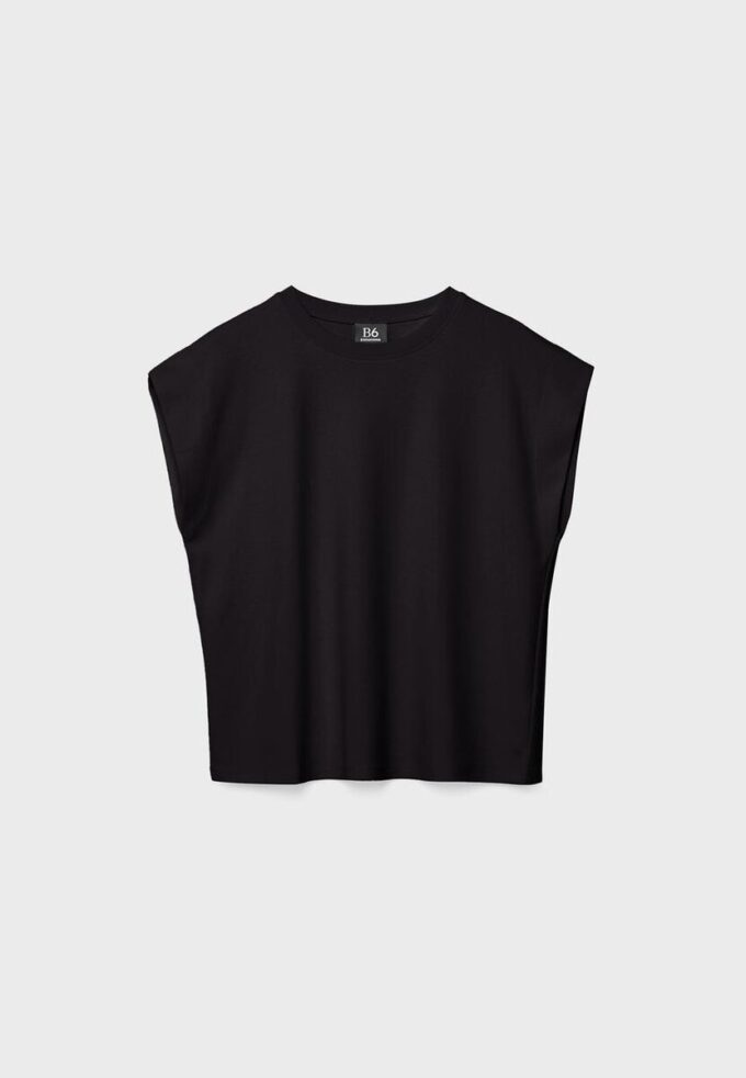 B06 Basplagg T-shirt med nedhasade axlar