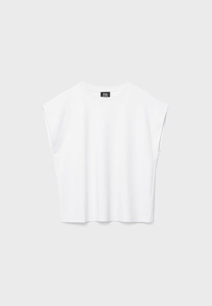 B06 Basplagg T-shirt med nedhasade axlar