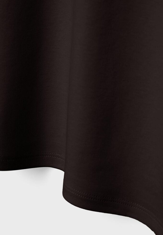 B06 Basplagg T-shirt med nedhasade axlar