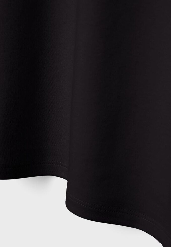 B06 Basplagg T-shirt med nedhasade axlar