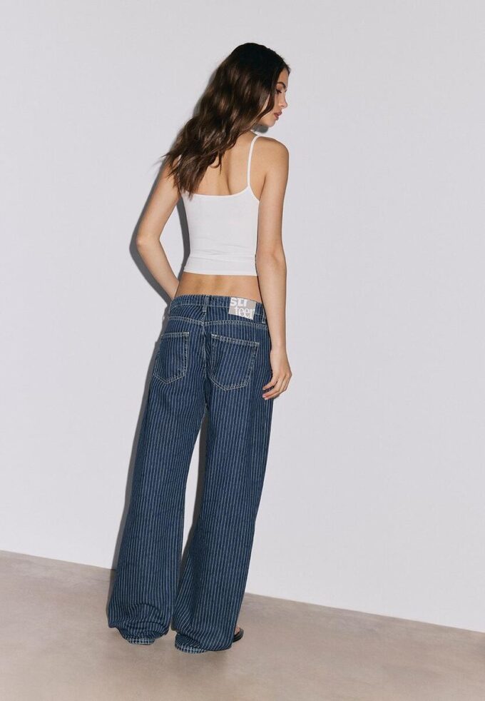 Baggy-jeans med randigt mönster och medelhög midja Baggy-jeans med randigt mönster och medelhög midja