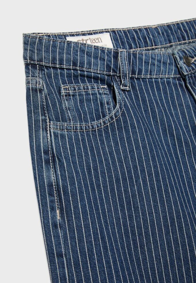 Baggy-jeans med randigt mönster och medelhög midja Baggy-jeans med randigt mönster och medelhög midja