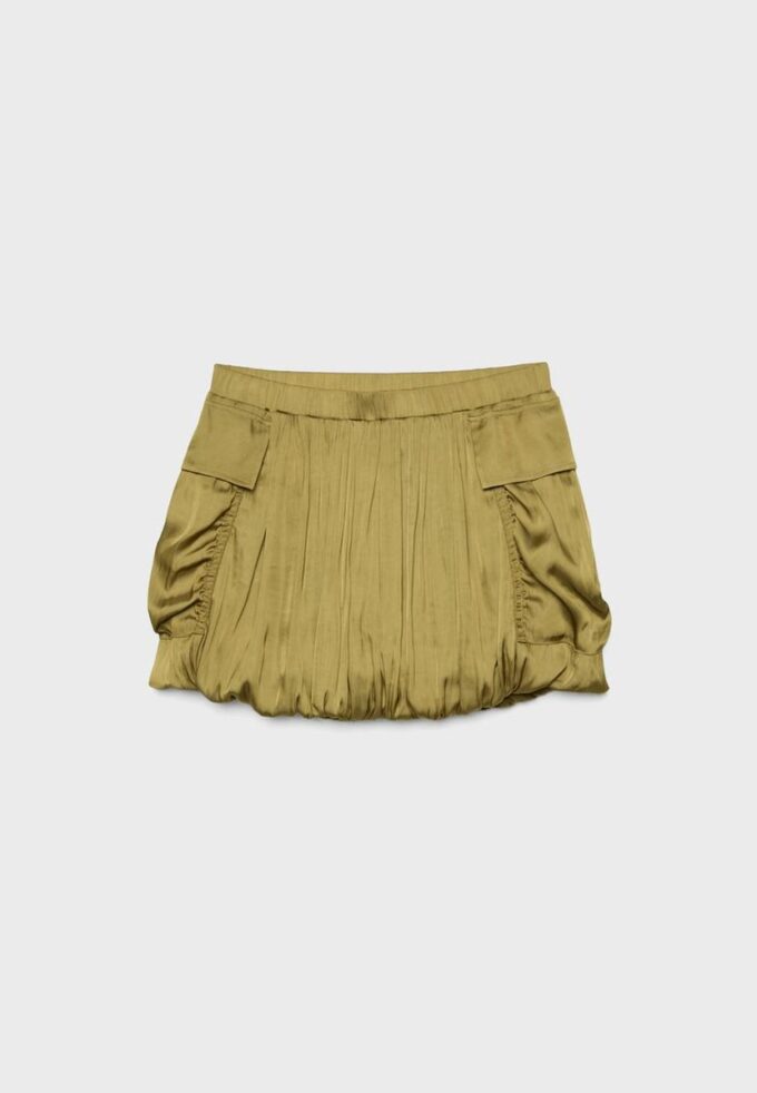 Ballongkjol i satin med fickor